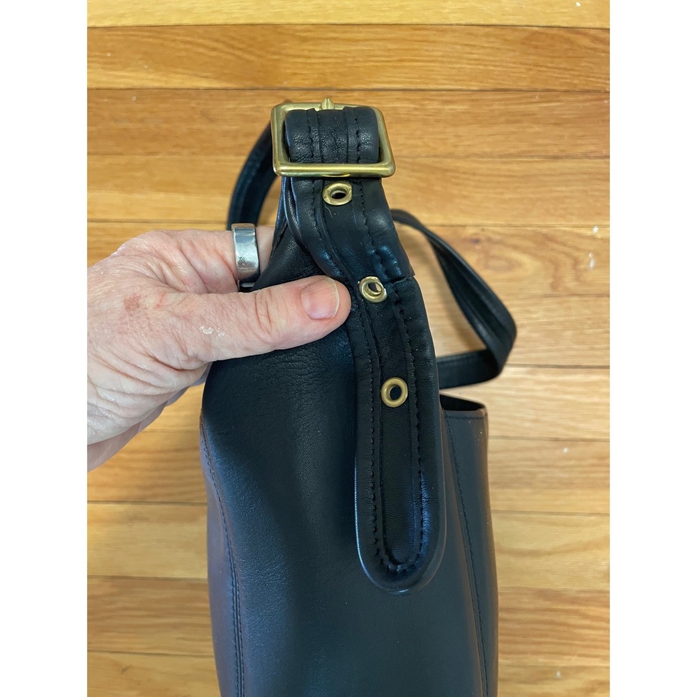 Vintage Coach Slim Duffle Crossbody Bag Black Leather Brass Hardware 9816 EUC - Picture 9 of 12